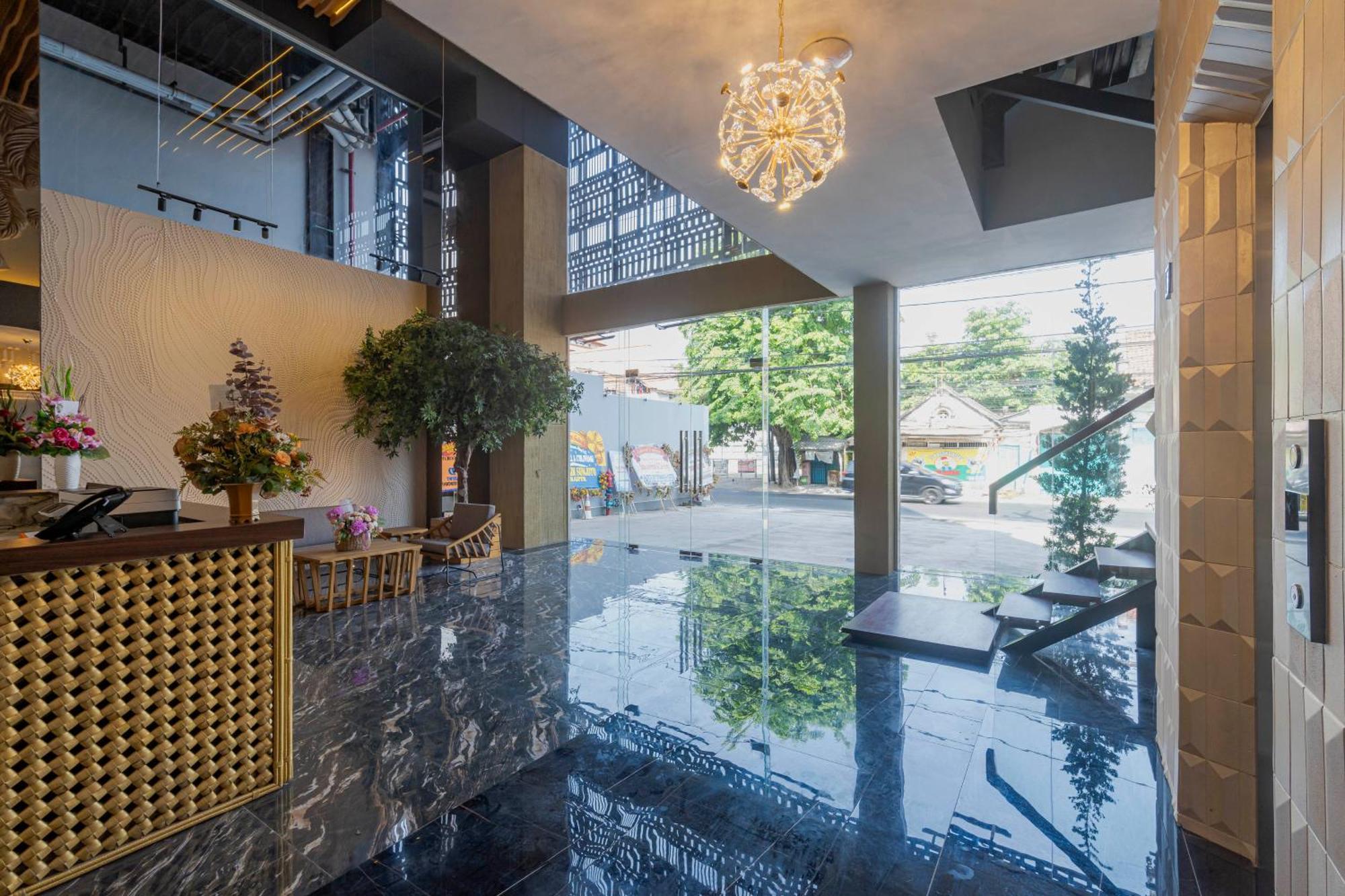 Stay.Vie Hotel Сурабая Экстерьер фото