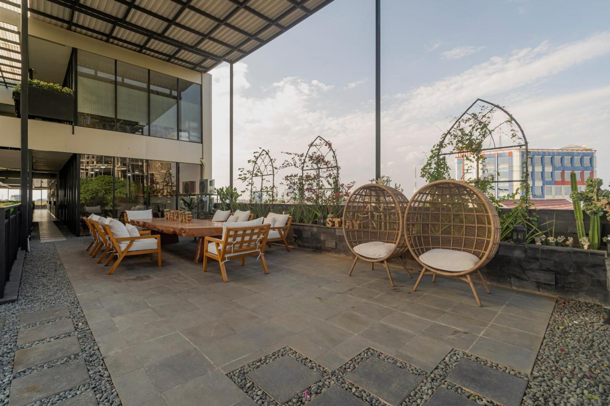 Stay.Vie Hotel Сурабая Экстерьер фото