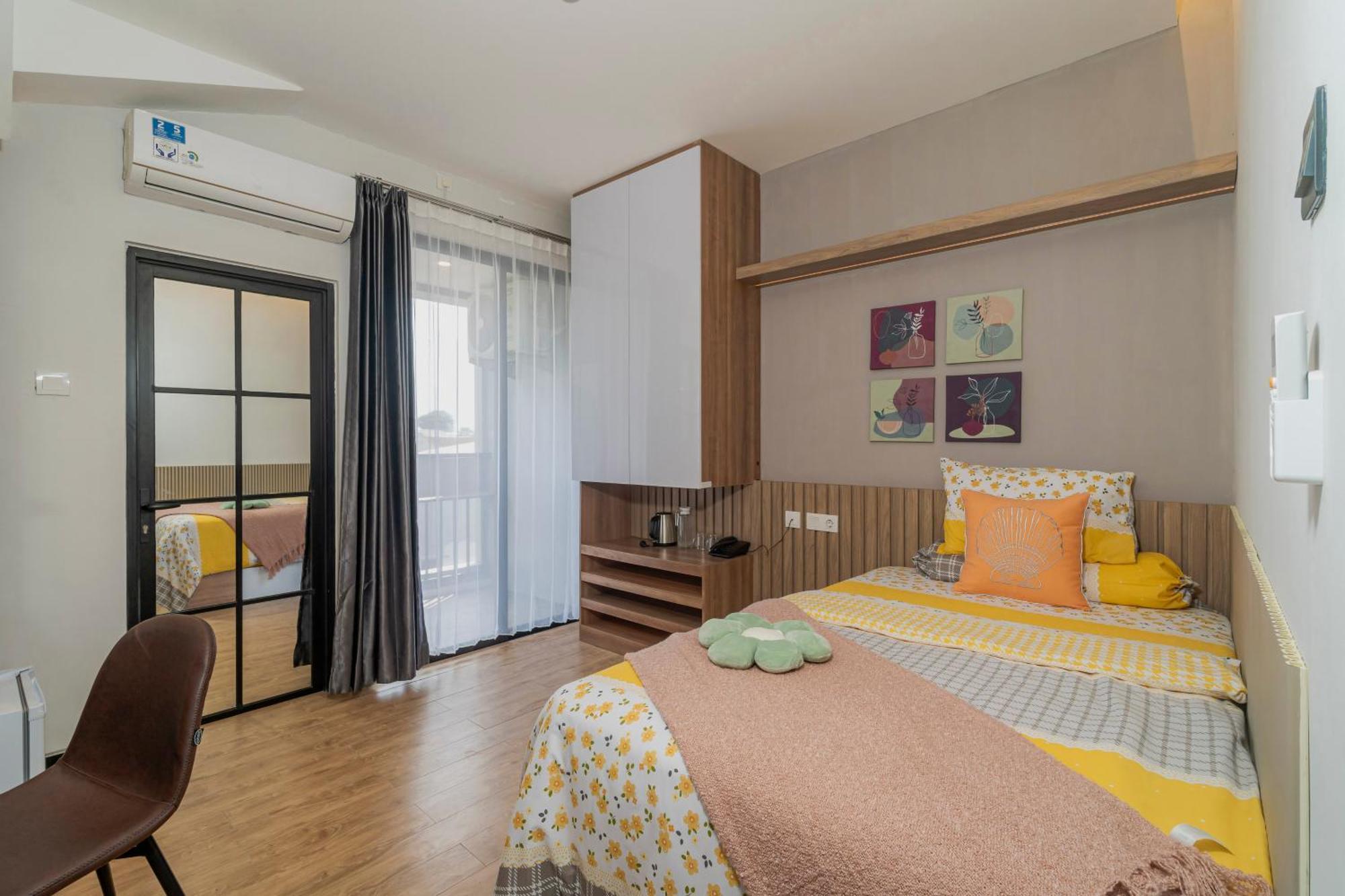 Stay.Vie Hotel Сурабая Экстерьер фото