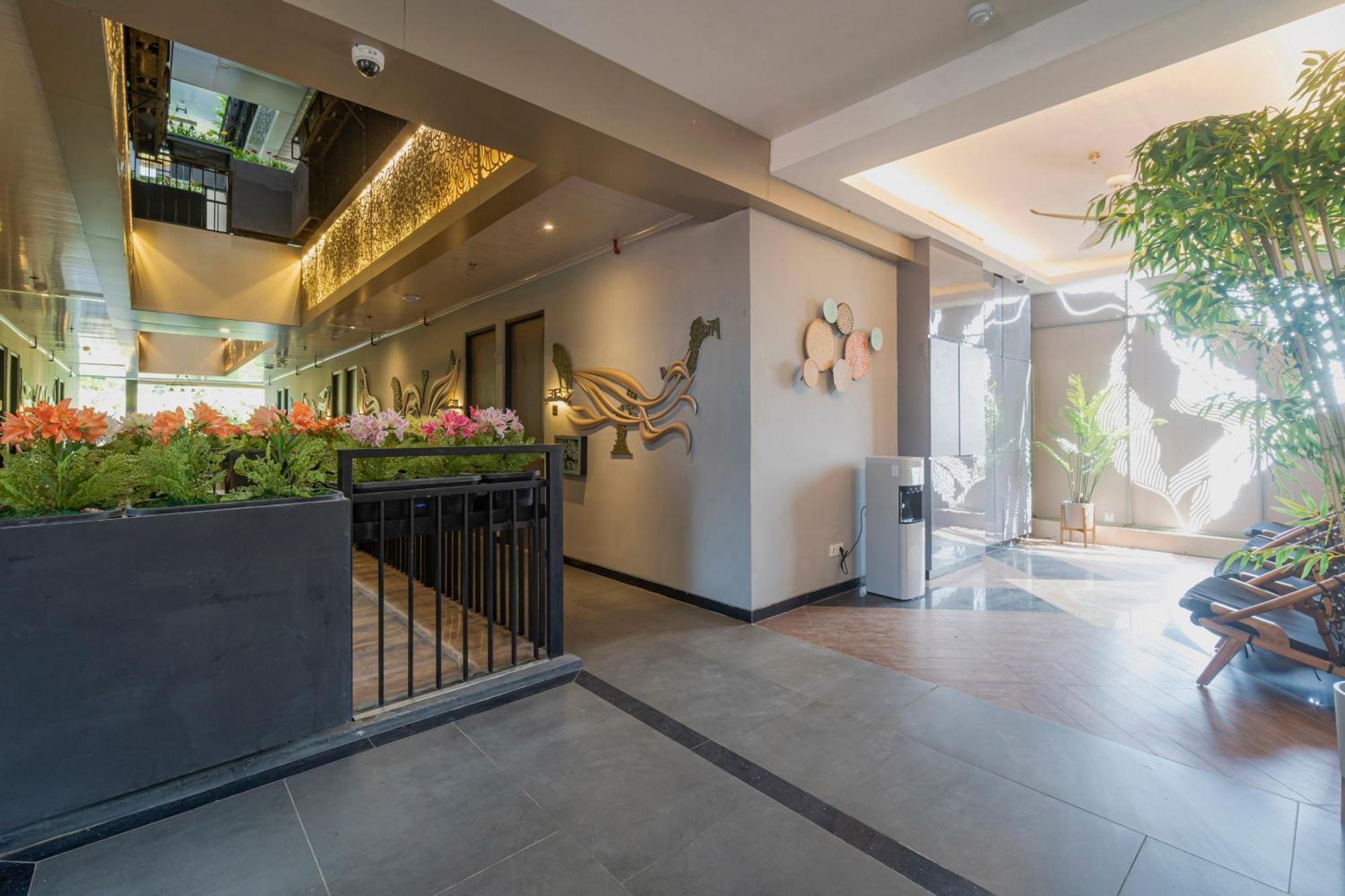 Stay.Vie Hotel Сурабая Экстерьер фото
